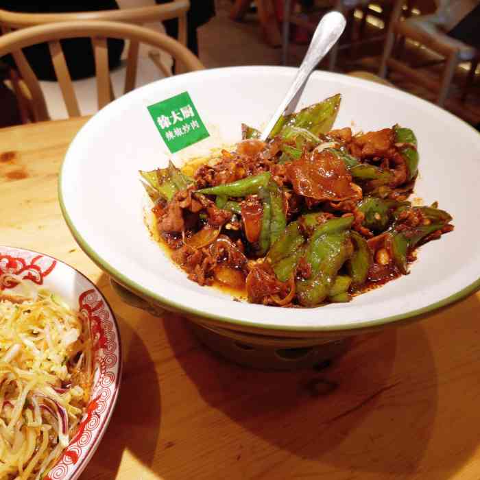 徐大厨辣椒炒肉酸菜鱼(哈西店)-"在招牌上放了两道招牌菜,其实酸菜鱼