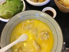 蟹黄鱼馄饨-蟹黄鱼·楼上面馆(外滩中央旗舰店)