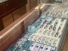 -西南眼镜·蔡司·依视路战略合作店(南街店)