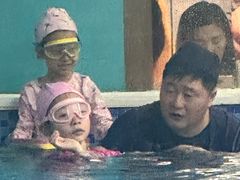-Swim斯卫姆国际儿童游泳中心(红博中央公园店)