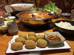 -野山舂·贵州现舂酸汤火锅(鸿通城店)