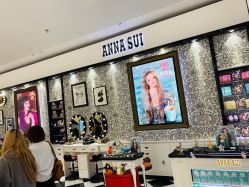 -ANNA SUI