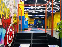 -爱蹦iBOON蹦床运动馆(江汉店)