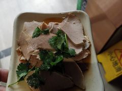 -亮亮面馆(经六路店)