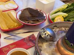 -毛辣果·贵州红酸汤牛肉火锅(西单店)