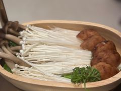 -左庭右院鲜牛肉火锅(金山万达店)