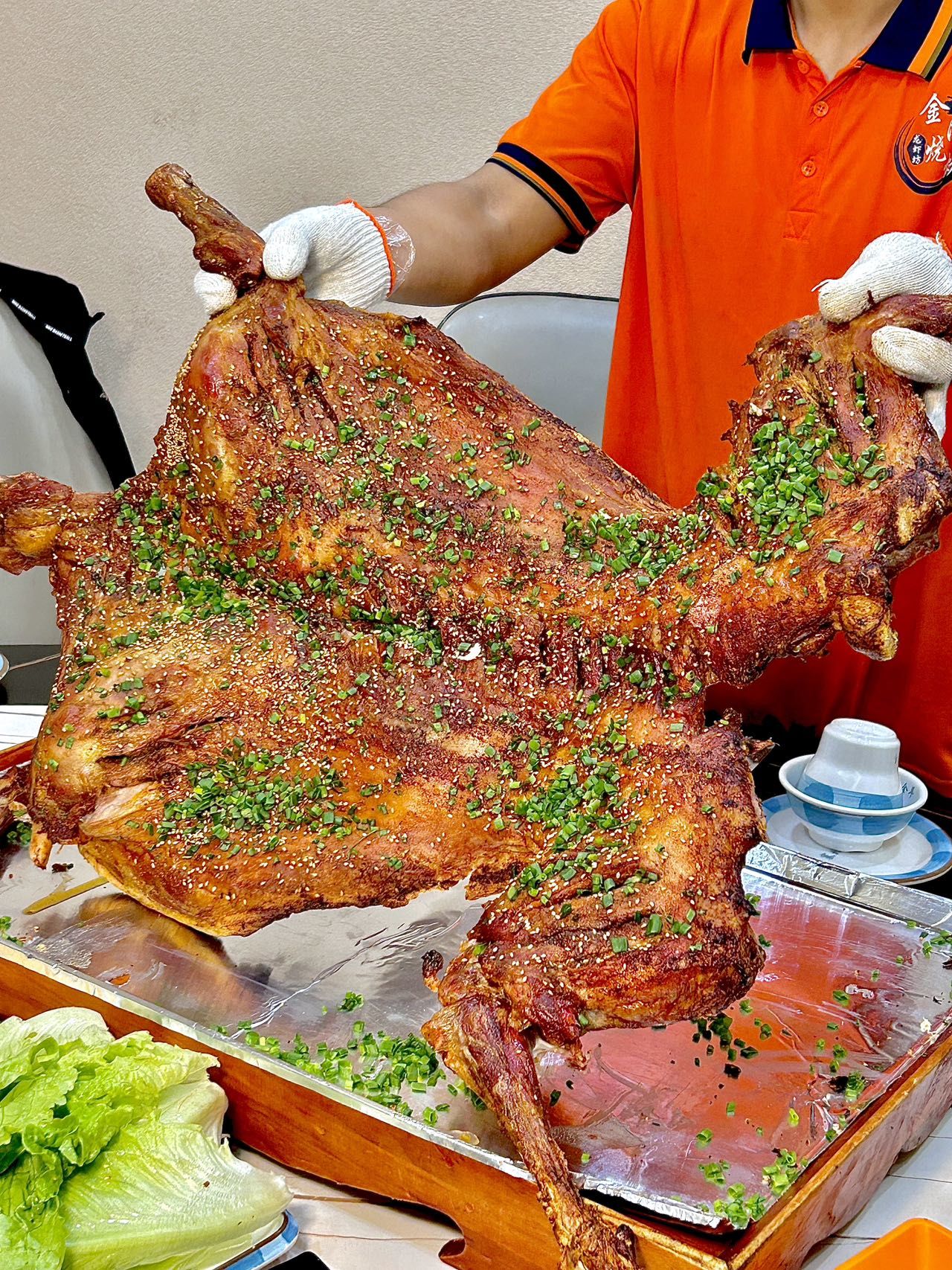 一整只烤全羊,香到转圈圈