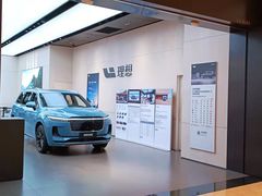 -理想汽车(世纪汇店)
