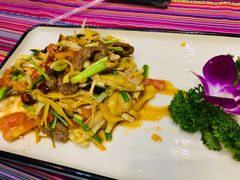 -香巴拉云南餐厅(华莱坞店)