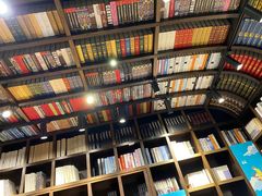 -钟书阁(松江泰晤士小镇店)