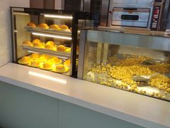 面包甜点陈列柜-椰小咖(亚龙湾东榕美食广场店)