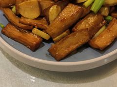 腊八蒜炒杏鲍菇-新加坡瑞珍•海河观景餐厅