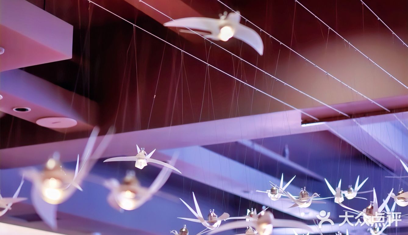 全国第一家店！享受美食 情定华莱士