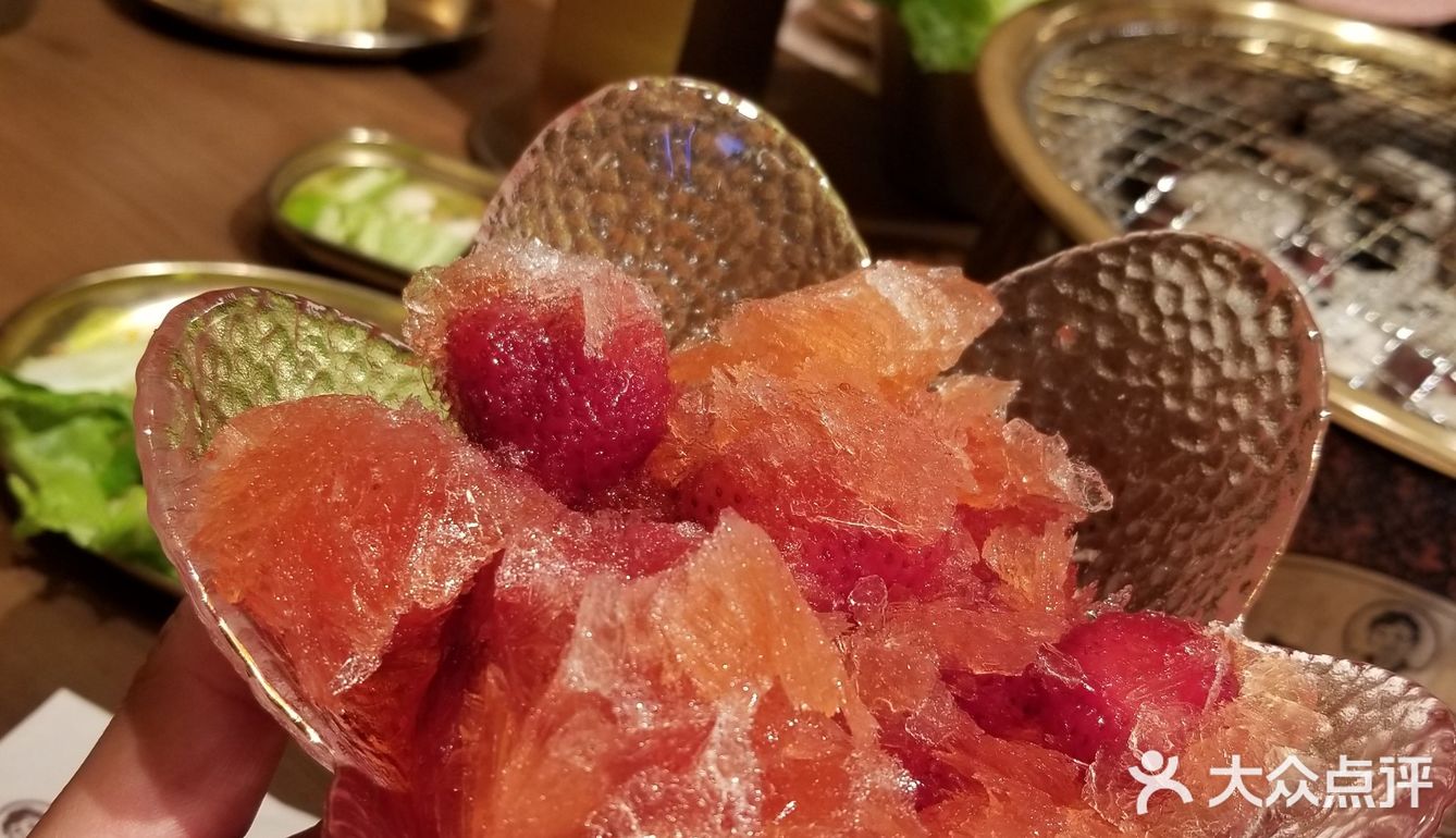 沈阳美女特意带我在上海吃一下家乡的品牌烤肉店