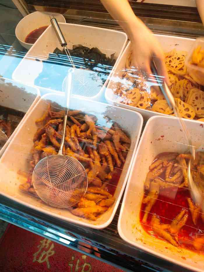 李氏鸡爪王(印象城店)-"萝卜好吃.黄瓜不够入味.海带还不错.总的.