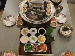 -围炉肉舍•炭烤活鳗•丹东海鲜烤肉(步行街店)