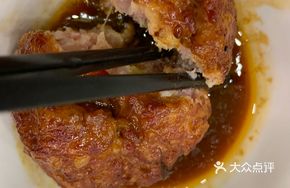 Large Lion's Head Meatball