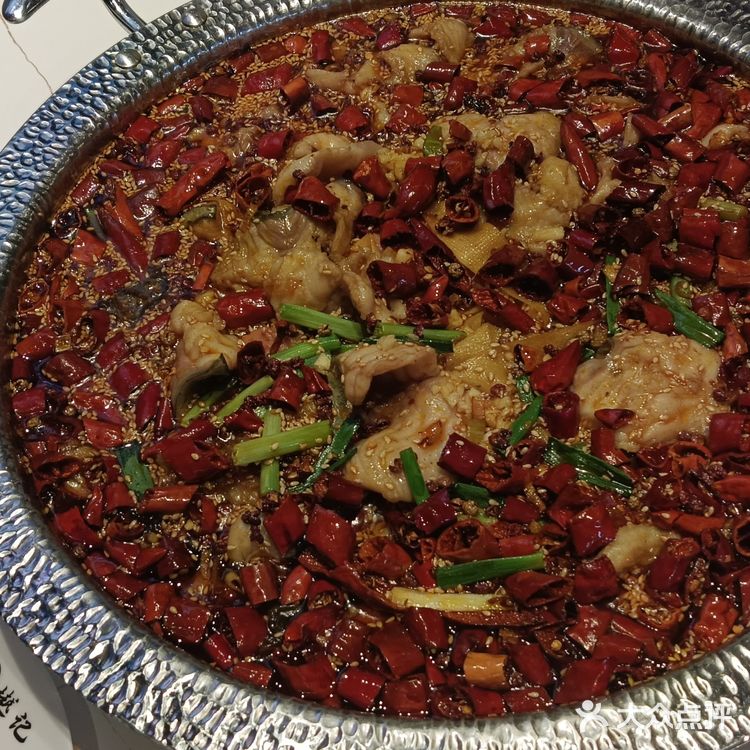 吃炝锅鱼好去处，来樾记炝锅鱼