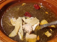 紫砂土鸡汤-有红鸡毛店·川菜(建设路店)