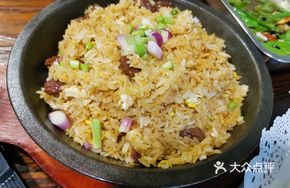 Beef Cubes Stir-Fried with Eggs and Rice