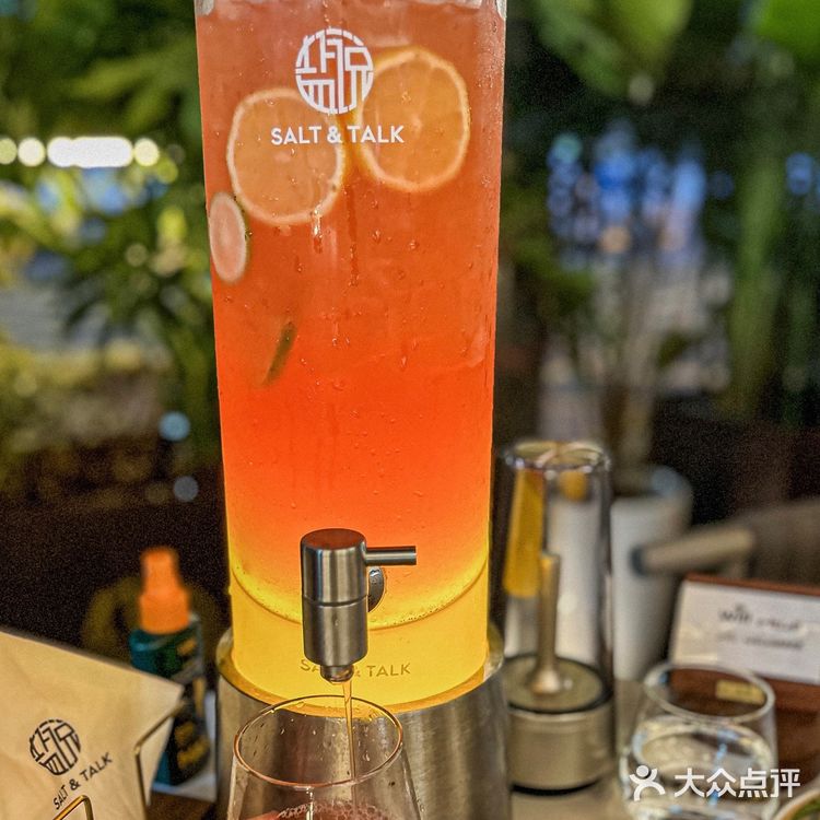 光明约会宝藏地‼️非常有氛围感的西餐厅 还可以喝酒看世界杯⚽️