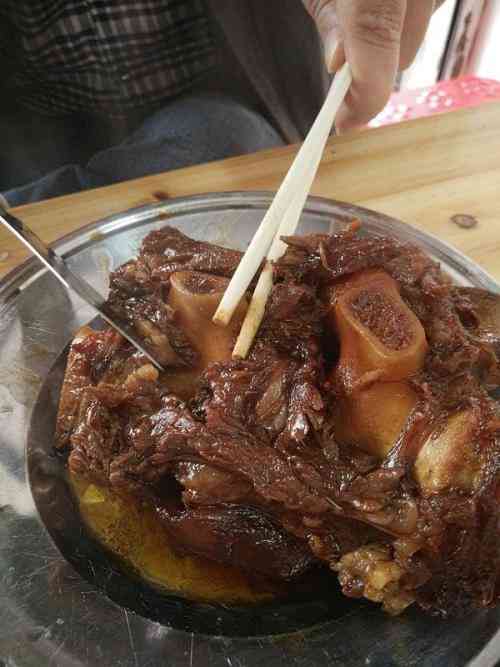 石首牛骨头(窑湾店)-"第一次吃这样的牛骨头,拿着小刀自己切,牛.