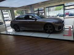 -天津波士信达奔驰4S店(卫津南路店)