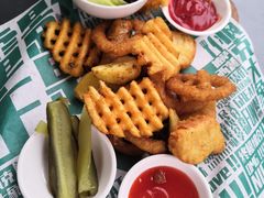 薯格暑角薯条拼盘-疯克大象美式烤肉餐厅