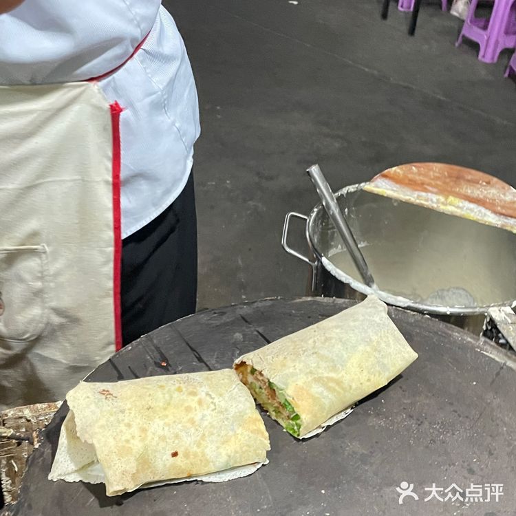 佛大的西施煎饼果子，6块钱一个真的超饱！