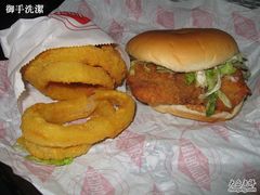 洋葱圈&nbsp;炸鸡三明治-FATBURGER 特富客汉堡(外交公寓店)