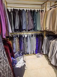 -月月婚纱礼服仓储店(王府井店)