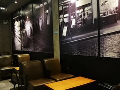 等位区-星巴克(上海虹桥南丰城办公楼店)