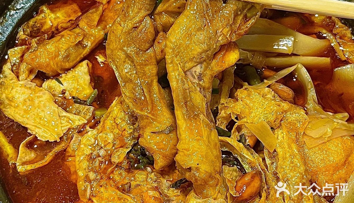 什么鸭脚煲啊!!让我一周去三次!!. 田螺鸭脚煲有多好吃