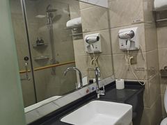 -宸玥酒店(成都西南财大地铁站店)