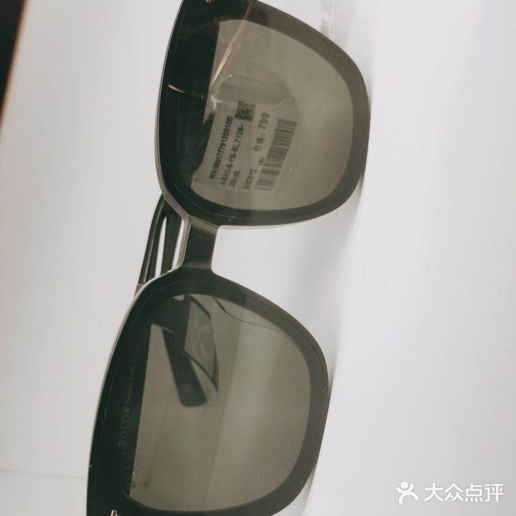 特色推荐： 暴龙太阳镜  实用tips： 今年暴龙太