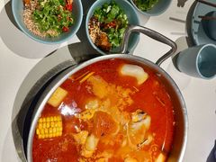 酸汤猪脚锅-小街猪手(团结湖店)