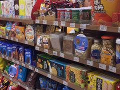 -全家便利店(洛川东路店)