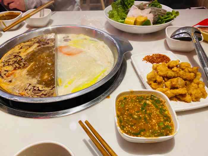 傣妹火锅(昌里路店)-"周五和两个朋友一起去的,店开在沿马路二楼.