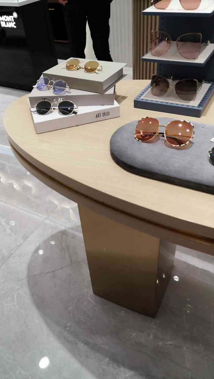 财贸眼镜(万象城店)-"前段时间逛街正好想配个眼镜,看到了这家,.