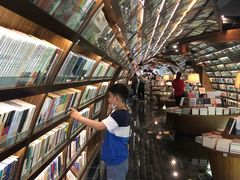 -钟书阁(珍园店)