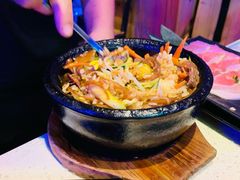 肥牛石锅拌饭-正宗齐齐哈尔烤肉·齐牛哥鲜切炭火烤肉(杭州总店)