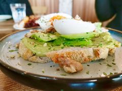 牛油果煮蛋吐司-RAC BAR(安福路店)