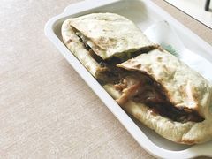 熏肥肠鞋底火烧-宝光熏肉鞋底火烧(新街口店)