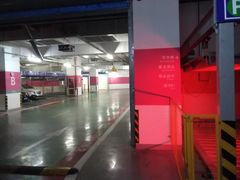 -中庚漫游城停车场