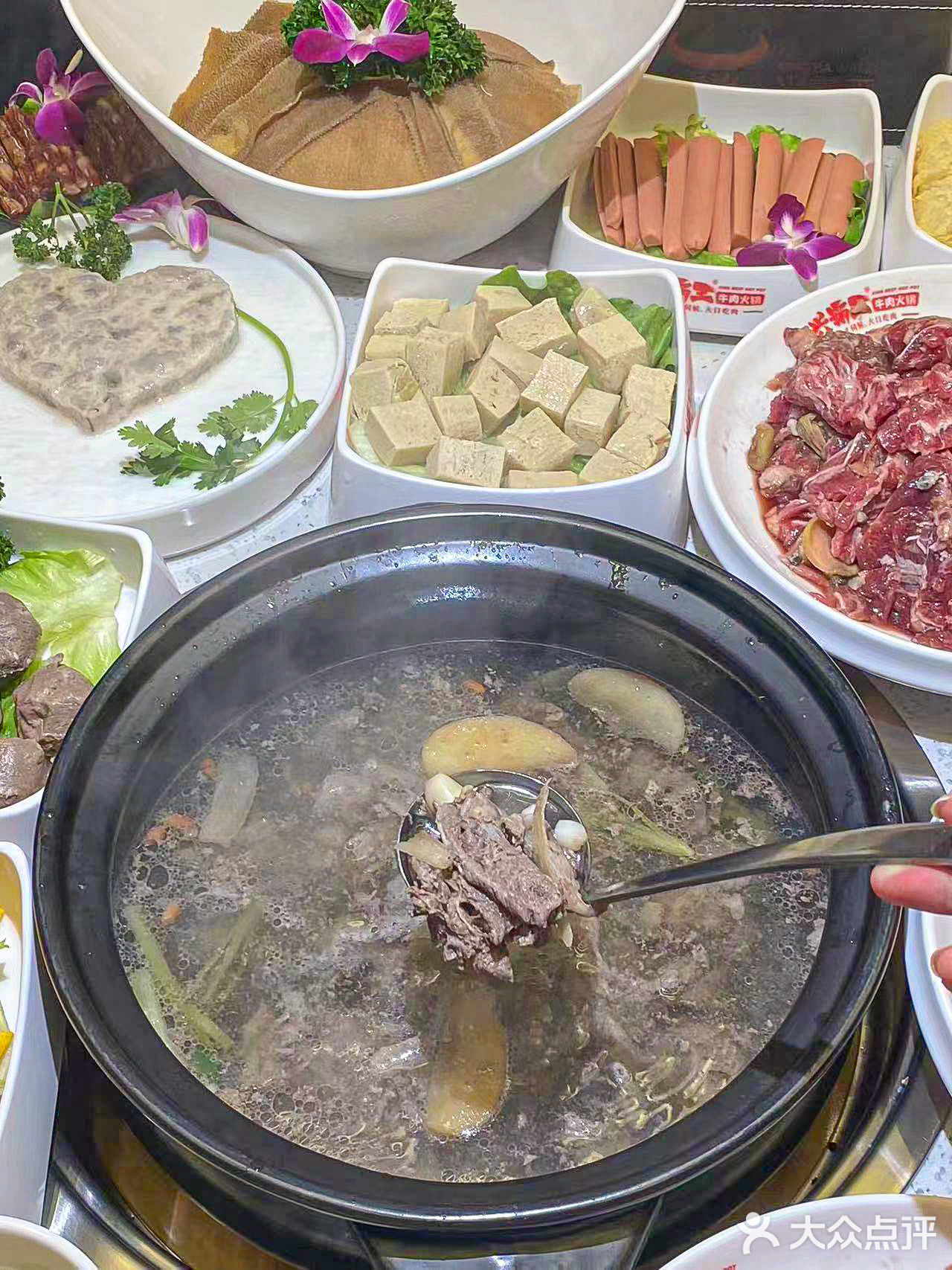 只有高品质的牛肉～才经得住这样的锅底吧 ️霸王牛肉