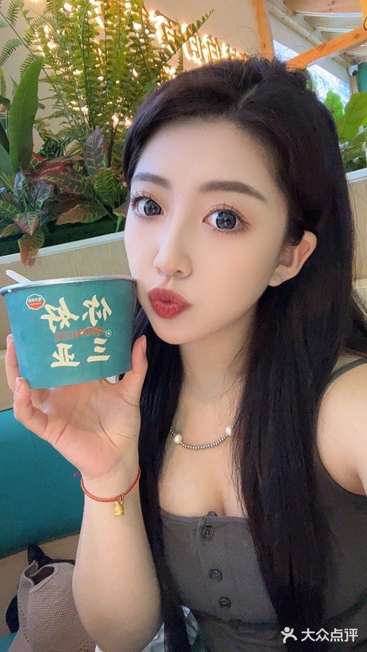 来三亚吃好吃的椰子鸡，不带66把他馋哭了