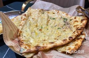 Garlic Cheese Naan