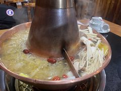-果松木炭酸菜铜火锅·外婆参鸡汤