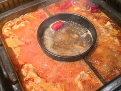 -老牌坊云南鱼豆花火锅(爱建店)