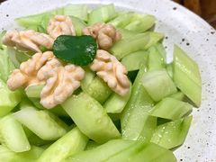 青瓜伴桃仁-椒爱水煮鱼川菜(让胡路万达店)